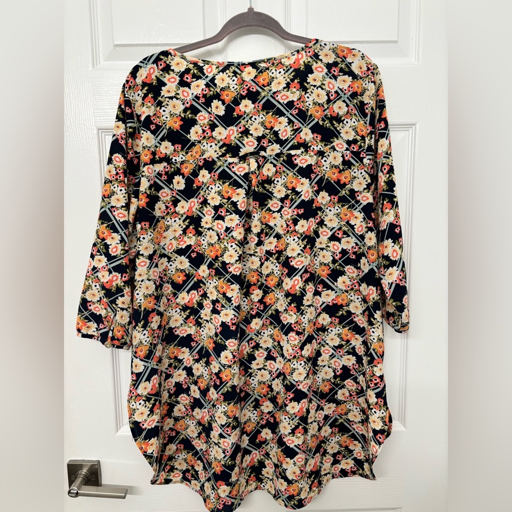 Fig and Flower Floral Tunic Blouse - Navy and Orange Size 2X - Picture 3 of 4
